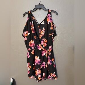 Decree Black Floral Cold Shoulder Romper Size XL